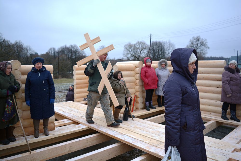 В деревне Сугоново состоялось освящение закладного камня на месте строительства нового храма.